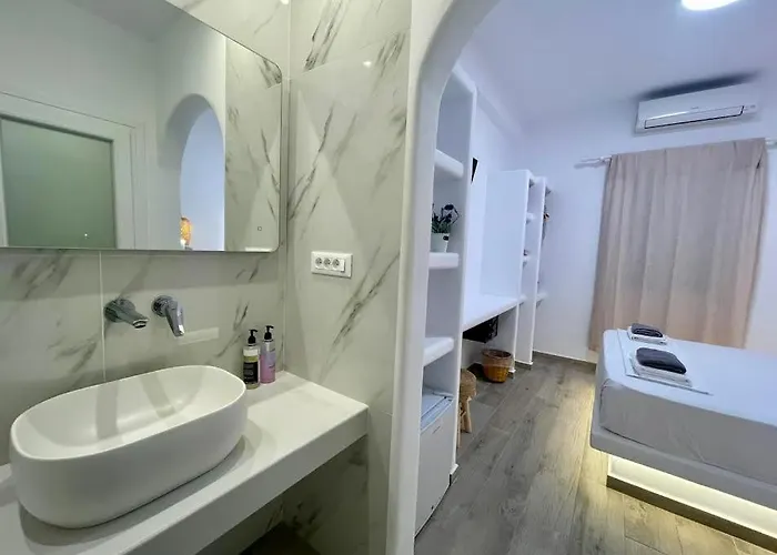 Alexandra & - Mykonos Port * Mykonos Town