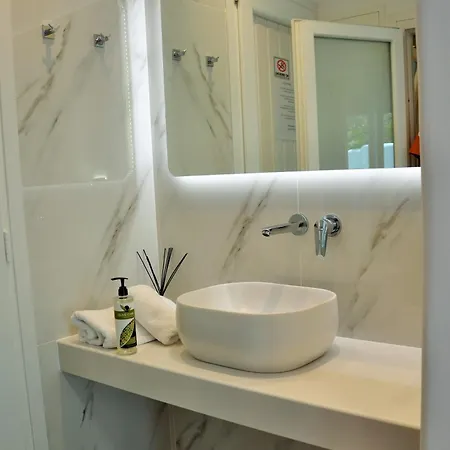 Alexandra Suites & Rooms - Mykonos Port * Mykonos Town